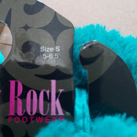 NWT Beverly Rock Footwear Fuzzy Thong Sandals Teal sz S 5-6 1/2 - Picture 3 of 5